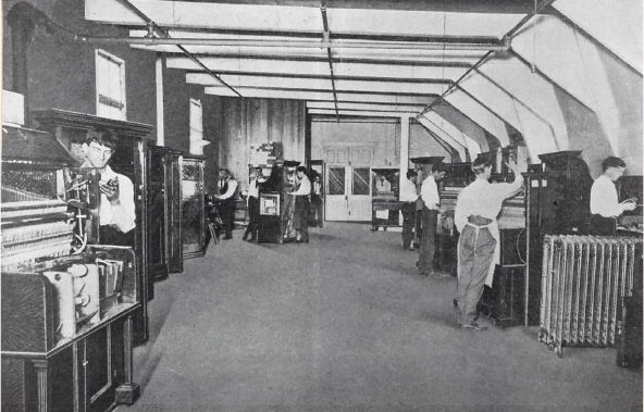 Wurlitzer's setup and repair room for automatic instruments as depicted in a 1906 article in the Music Trades Review. Four or five Style A Harps are identifiable.