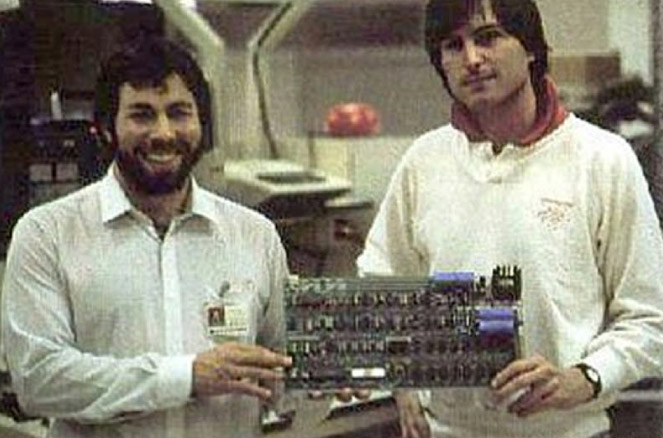 Steve Wozniak (left), Apple 1 Computer (middle) and Steve Jobs (right)